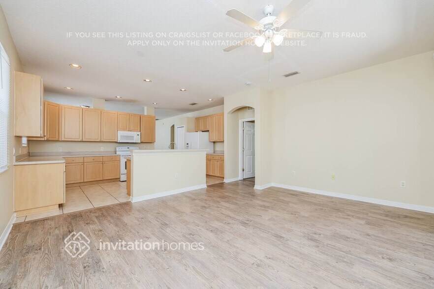 Building Photo - 3231 70th Ct E