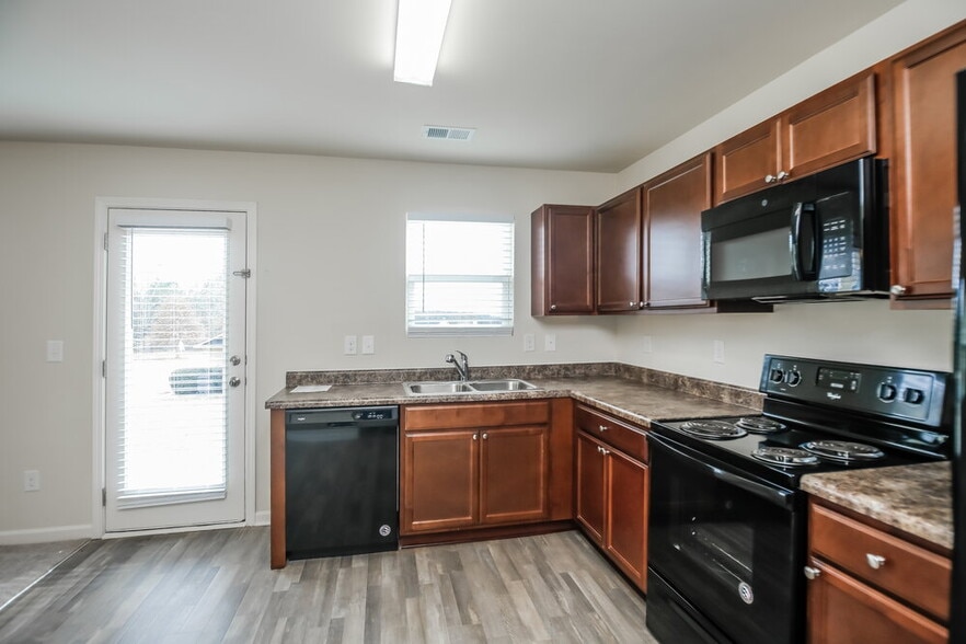 Building Photo - 302 Freeman Cir