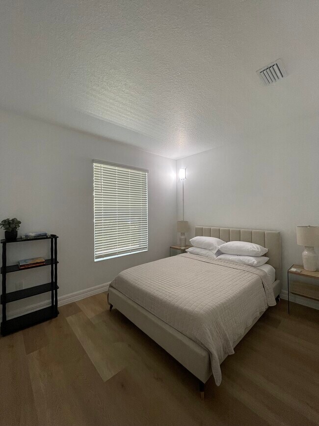 Building Photo - 3111 Sun Lake Ct