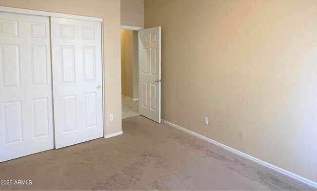 Building Photo - 541 N Scott Dr