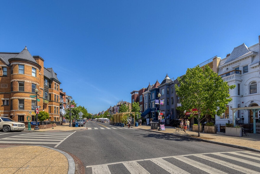 Building Photo - 2713 Ontario Rd NW