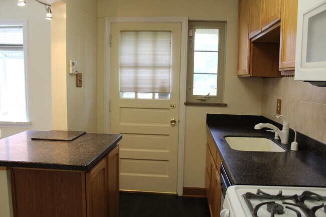 Building Photo - 1784 Kings Ct