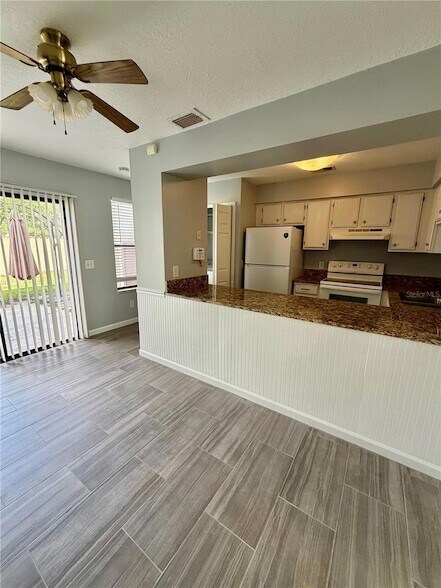 Building Photo - 604 Casa Park A Ct