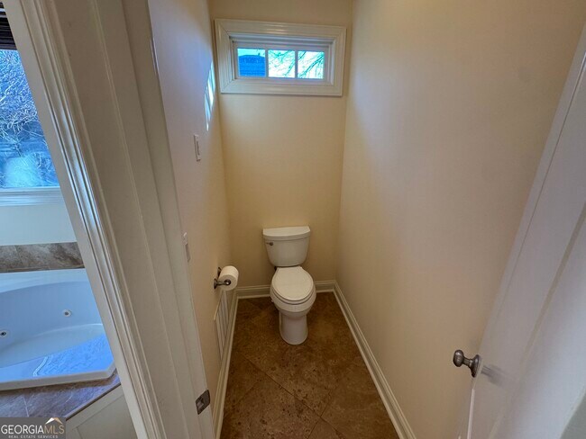 Building Photo - 1092 McLynn Ave NE