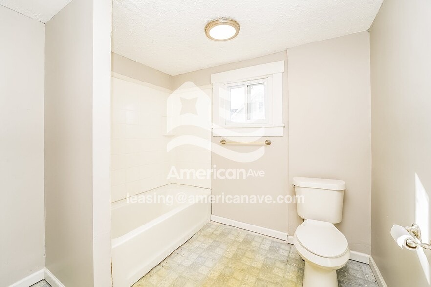 Building Photo - 913 Bedford Ave SW