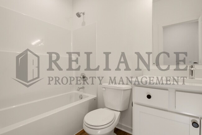 Building Photo - 5240 N Pinecrest Ct