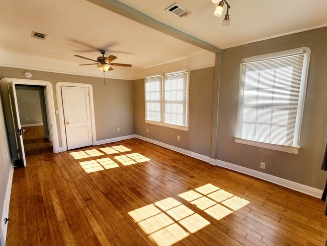 Building Photo - 2333 Pauline St