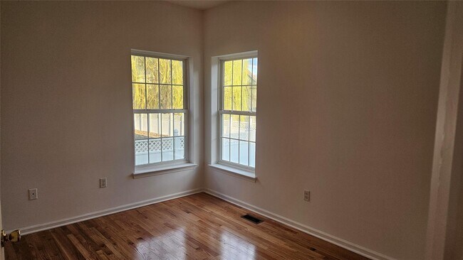 Building Photo - 2719 Colonial Dr