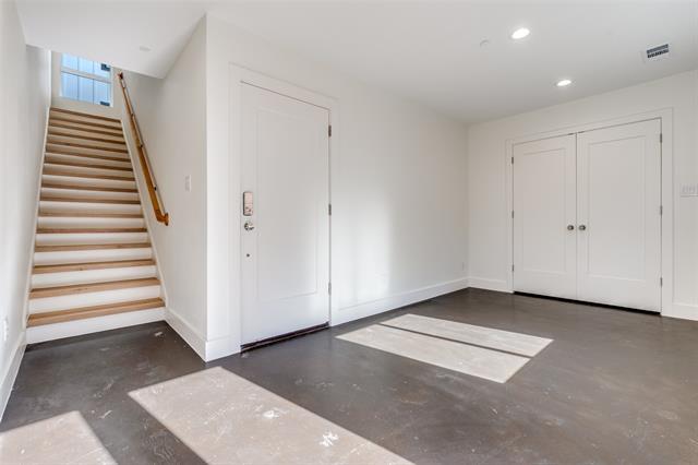 Building Photo - 2206 Arroyo Ave