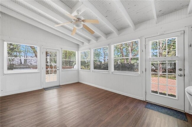 Building Photo - 1810 Westwind Dr