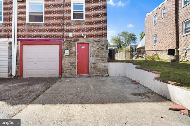 Building Photo - 253 Childs Ave