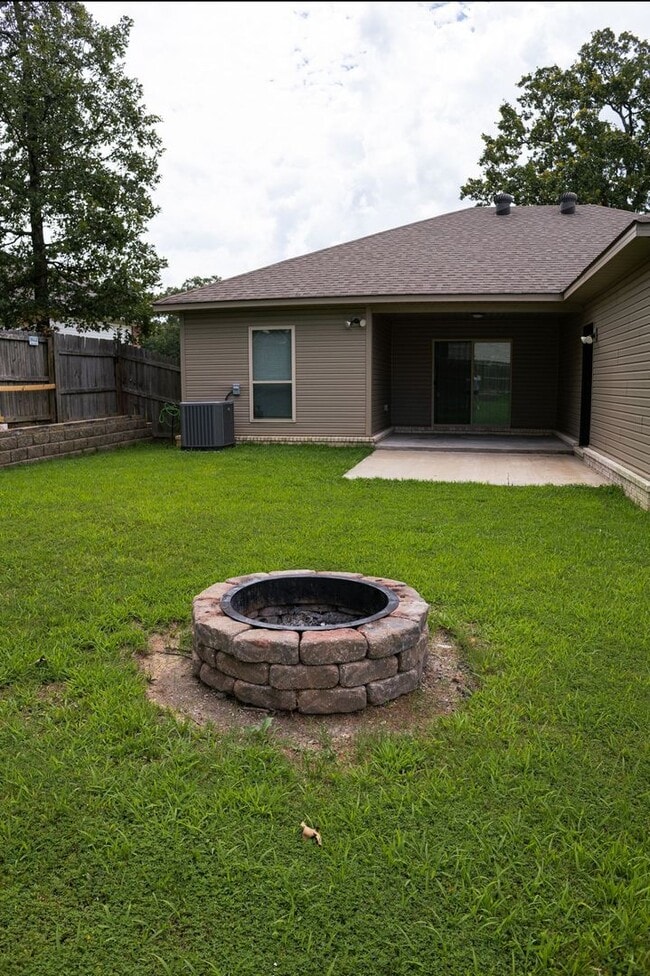 Building Photo - Beautiful home ready!