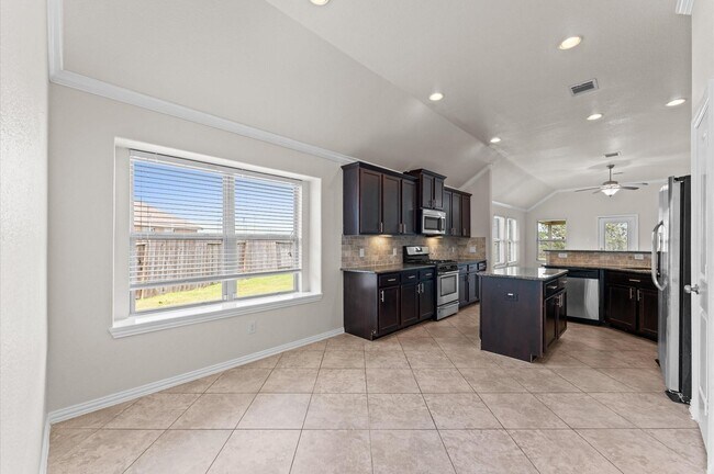 Building Photo - 2043 Plum Rose Ln