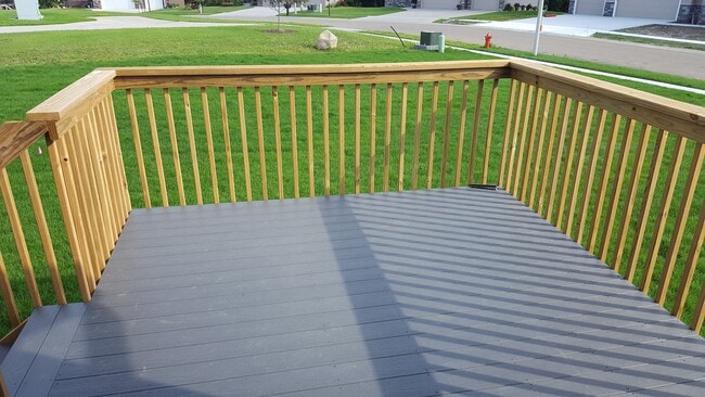 Building Photo - 3984 Stone Point Dr NE