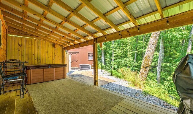 Building Photo - Old Mountain Road 3568-3570