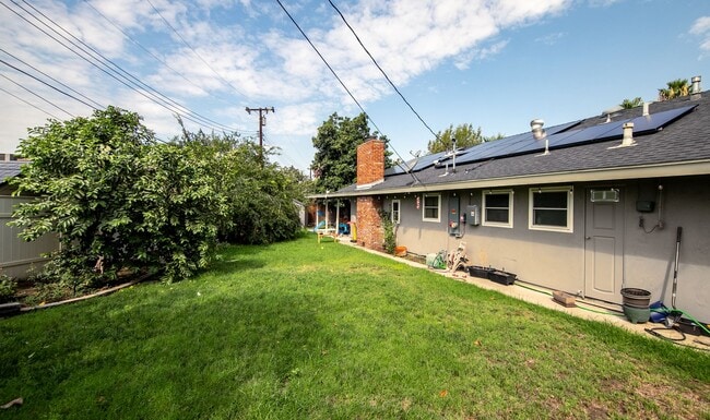 Building Photo - Beautiful Single Story 3 Bedroom with Solar Panels