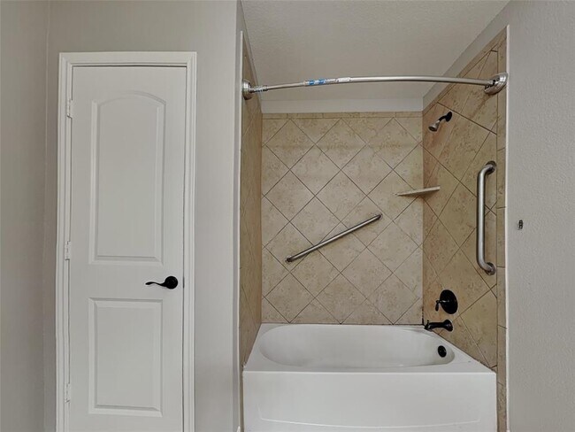 Building Photo - 1525 Treeta Trail