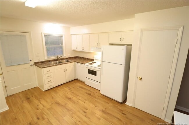 Building Photo - 6116 Deerwood Pl