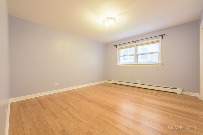Building Photo - 5942 W Addison St