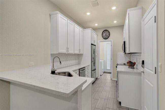 Building Photo - 5182 Eucalyptus Dr