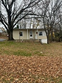 Building Photo - 602 E Maple St