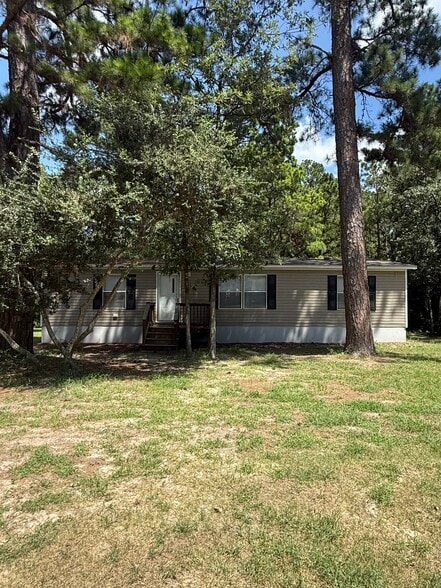 Front - 380 Pine Tree Loop