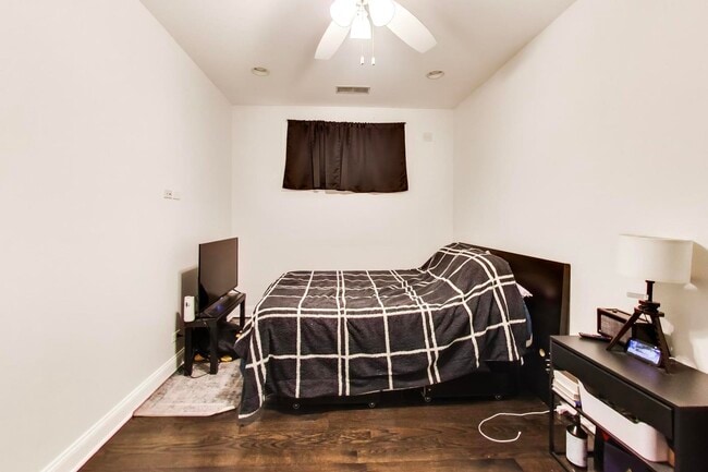 Building Photo - 3815 N Kedzie Ave