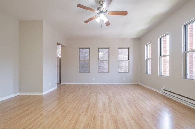 Primary Photo - 5511 N Kenmore Ave