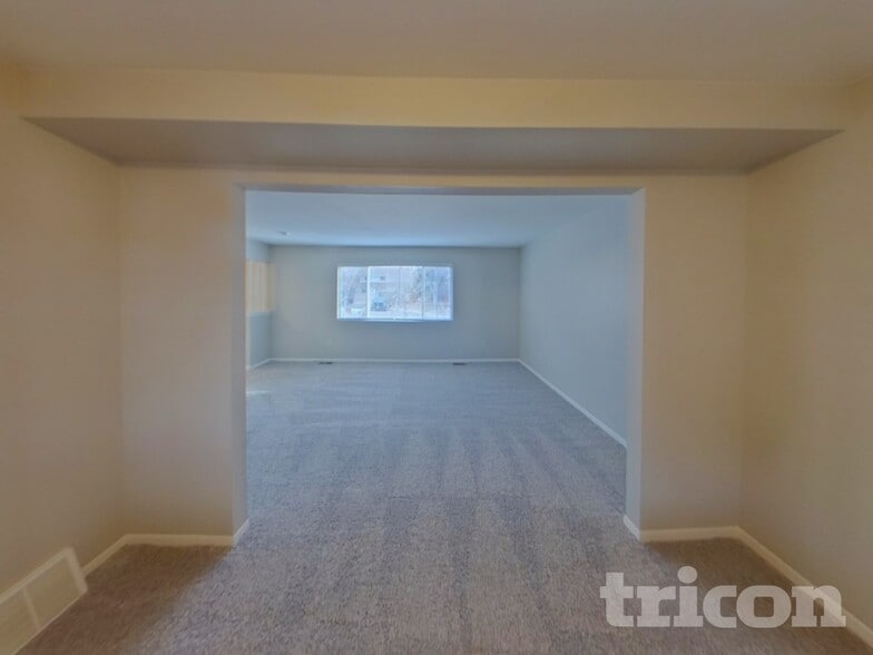 Building Photo - 5060 Barcelona Way