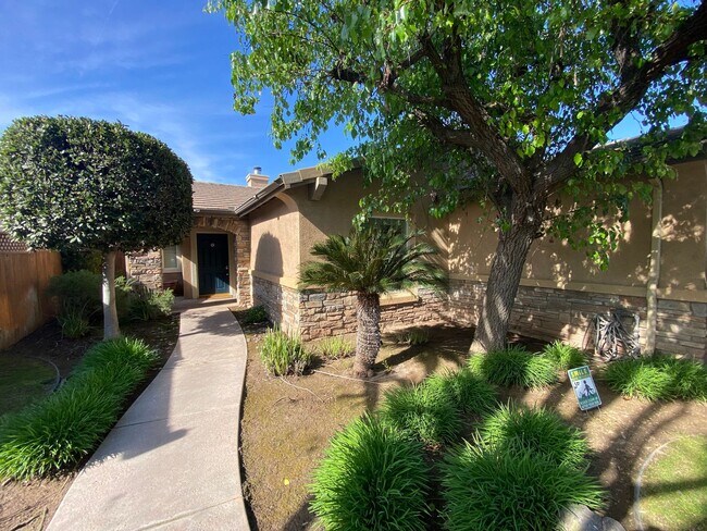 Building Photo - Gated Community of Grand Island in Seven Oaks 2 BD 2 BA Gorgeous House