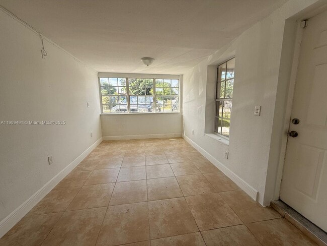 Building Photo - 9 Miami Gardens Rd