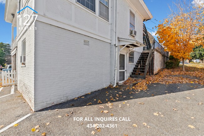 Building Photo - Cozy Lower Level Living with Patio!