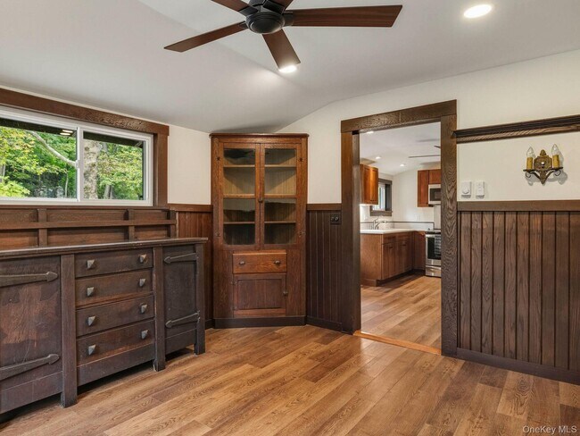 Building Photo - 5 Riverby Ln