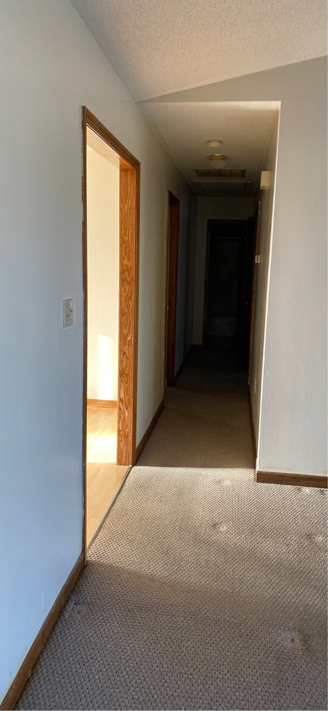 Building Photo - 1619 Westbrook Dr