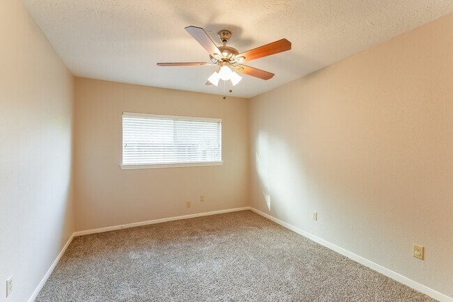 Building Photo - 23219 Timberbrook Dr