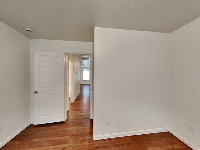 Building Photo - 26 Mira Loma Dr