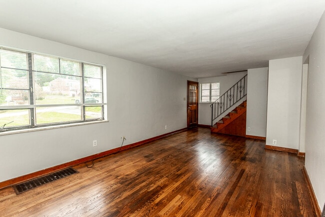 Building Photo - 2533 Sylvania Dr