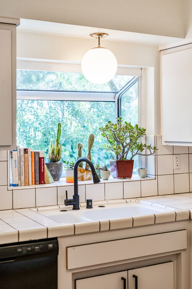 Kitchen - 11411 Dona Pegita Dr