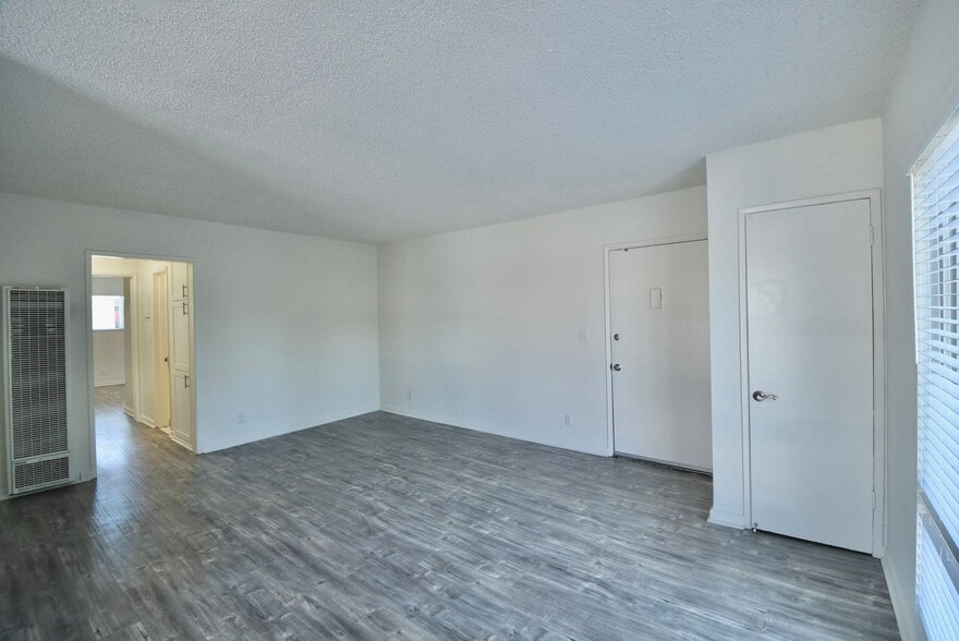 Building Photo - 12142 Burbank Blvd