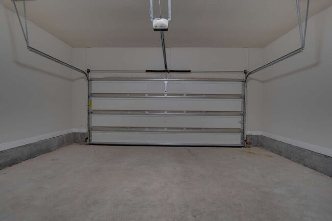 Building Photo - Spacious 3BR/2BA Home in Pace – Pet-Friend...