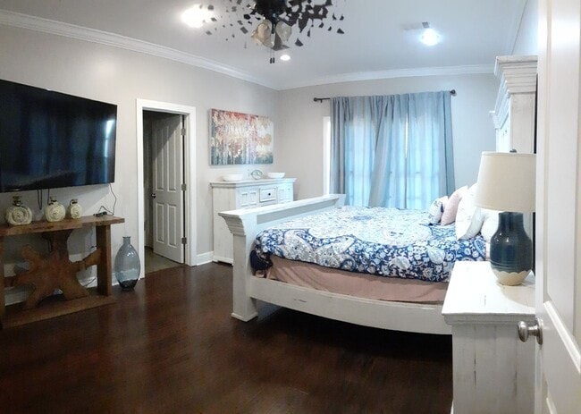 Building Photo - 3 BD/3.5 BR Fully Furnished