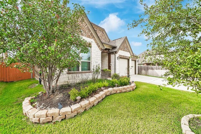 Building Photo - 14619 Birchwood Falls Trail