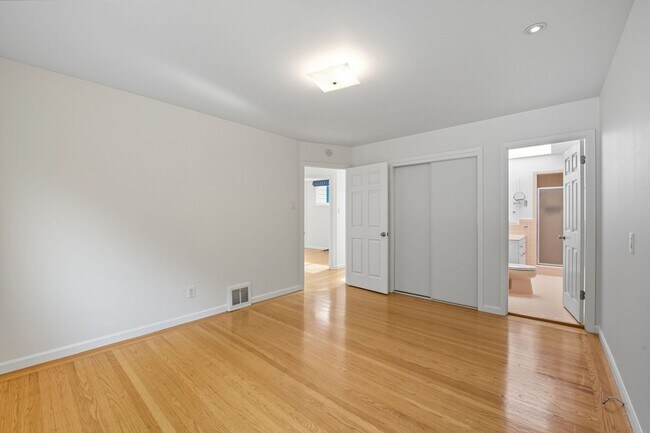 Building Photo - 805 Foerster St