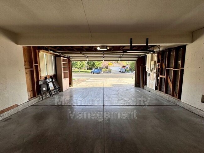 Building Photo - 40475 Crystal Aire Ct