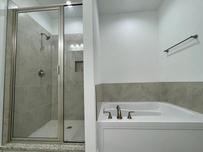 Building Photo - Must see home in River Hills Farm!