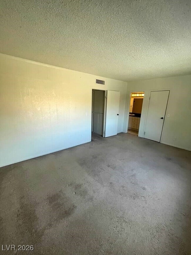 Building Photo - 241 Misty Isle Ln