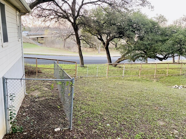 Large fenced in Rear yard - 1012 Glen Oaks Ct