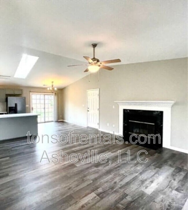 Building Photo - 307 Spring Field Court
