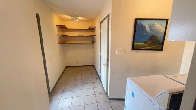 Building Photo - 2 Bedroom Bungalow in Fort Collins!