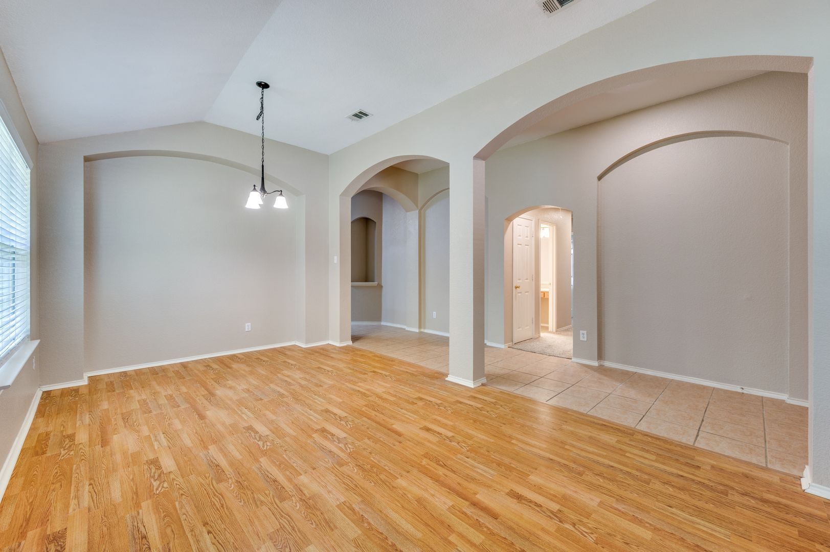 Building Photo - 1117 Red Hawk Dr